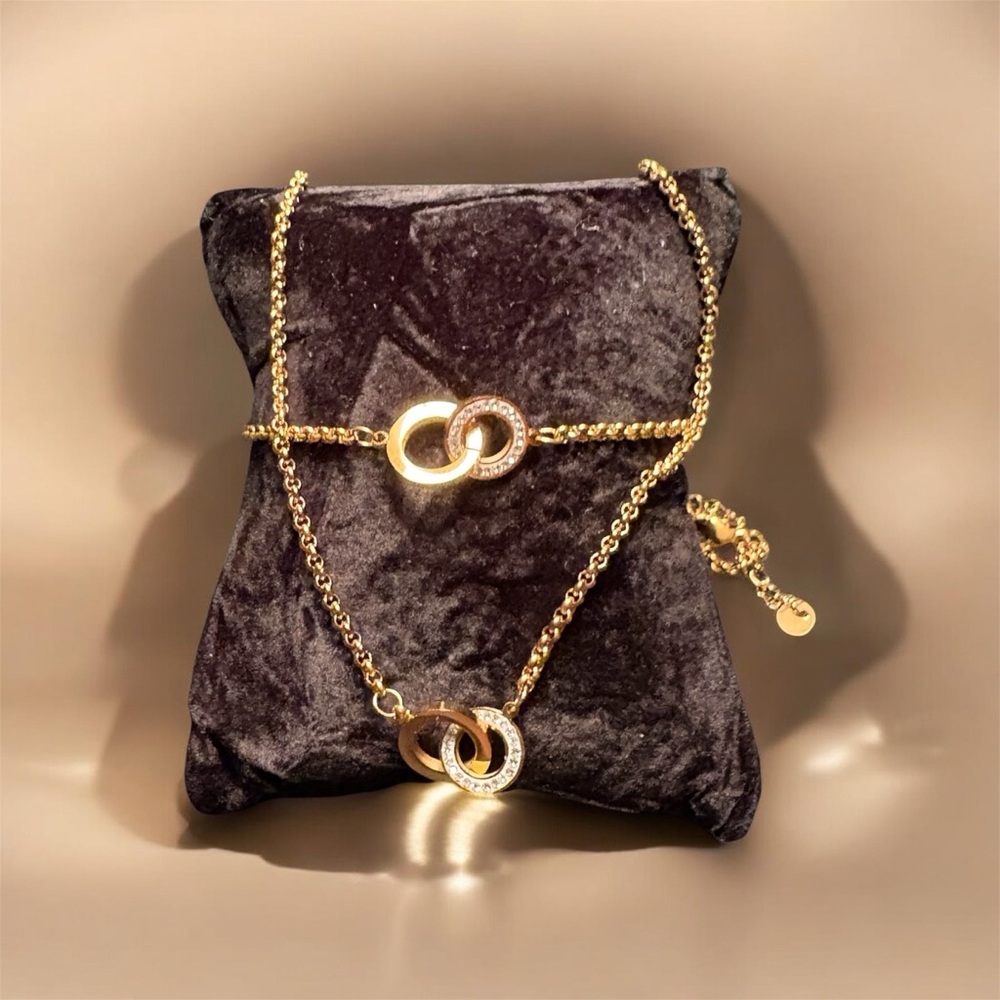 Gold Triple Interlocking Circle Necklace Set